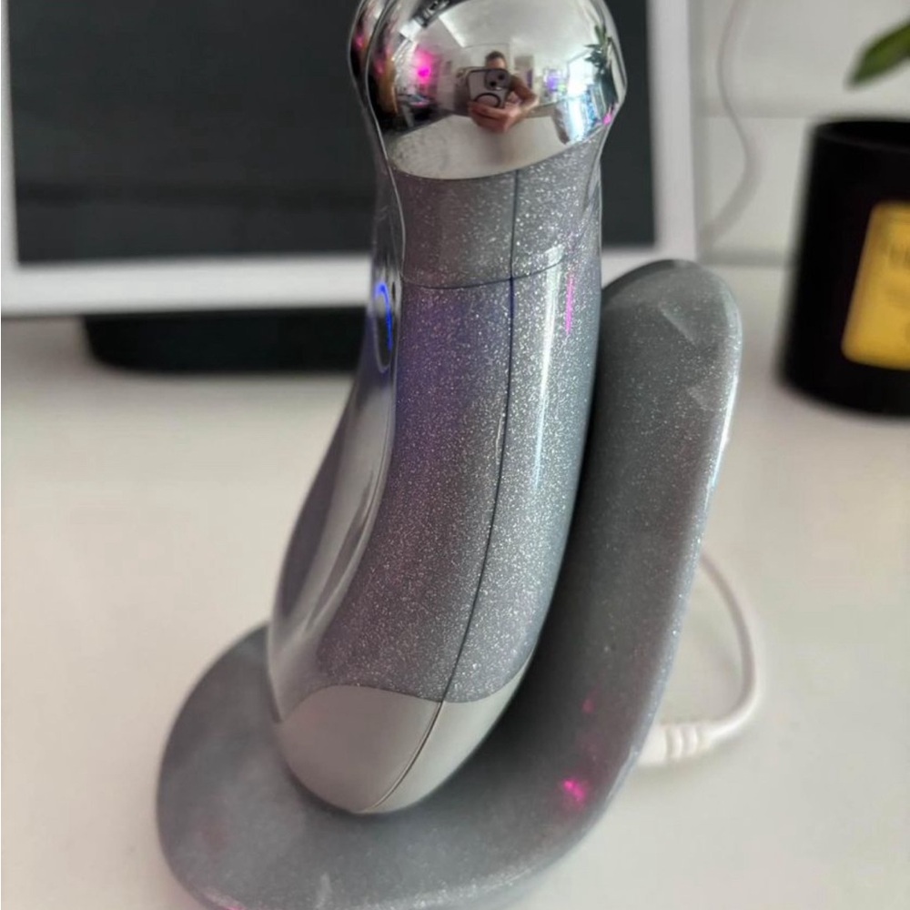NuFace Trinity- Luxury Facial Toning Tool - Picture 3 of 3